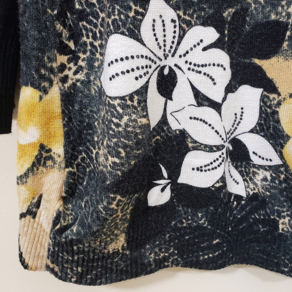 Red - cheetah & floral print long ribbed sweater woman's size medium - Picture 4 of 7